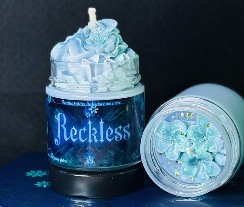 Velas-literarias-reckless-nueva-coleccion-agosto-2024-flames