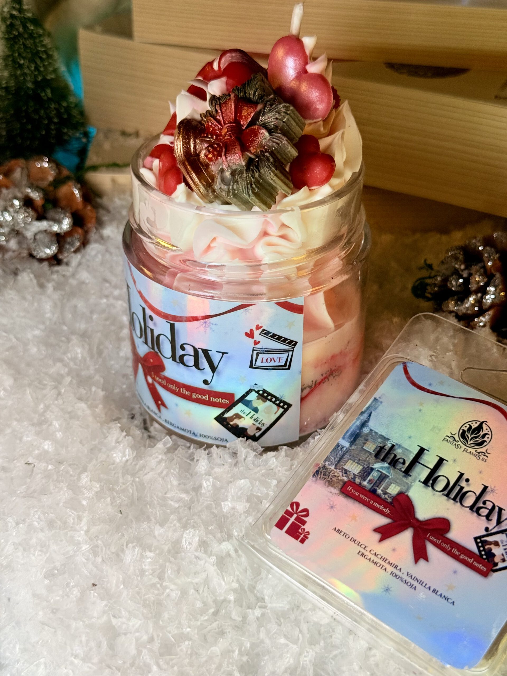 the-holiday-candle-fantasy-flames-navidad-aromatica.jpg