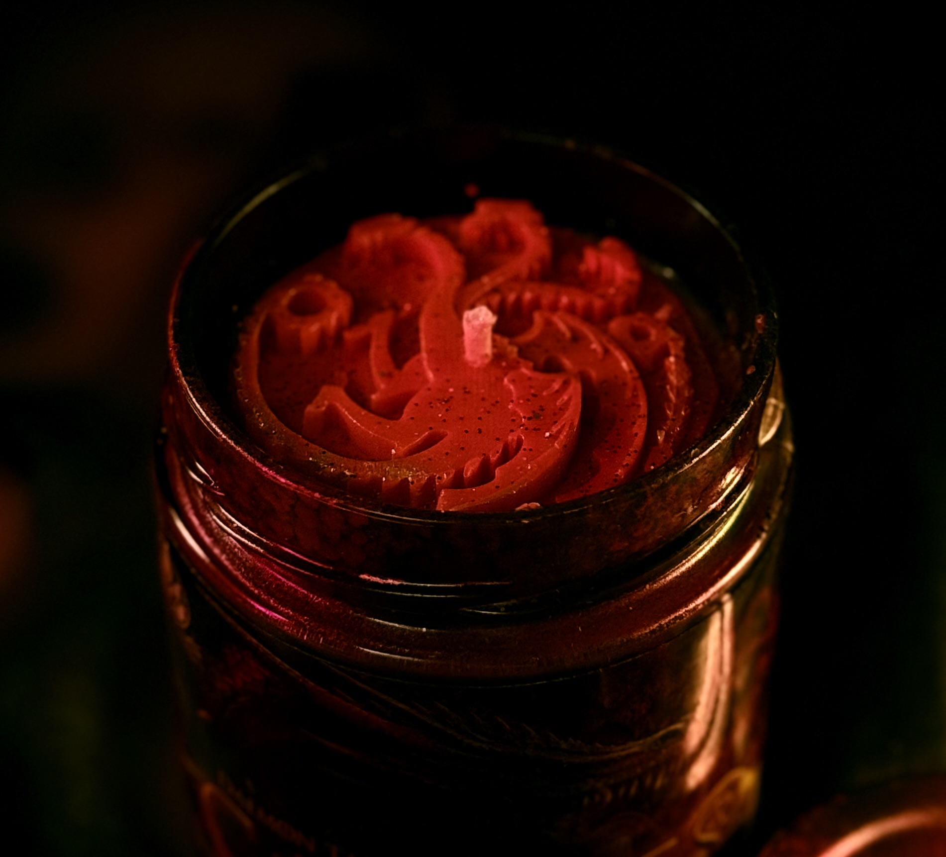 vela-dragon-rojo-caraxes-targaryen.jpg