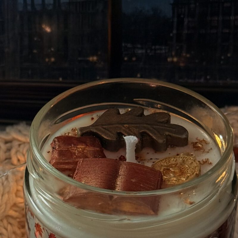 Vela Sherlock Holmes 221B Baker Street con aroma amaderado