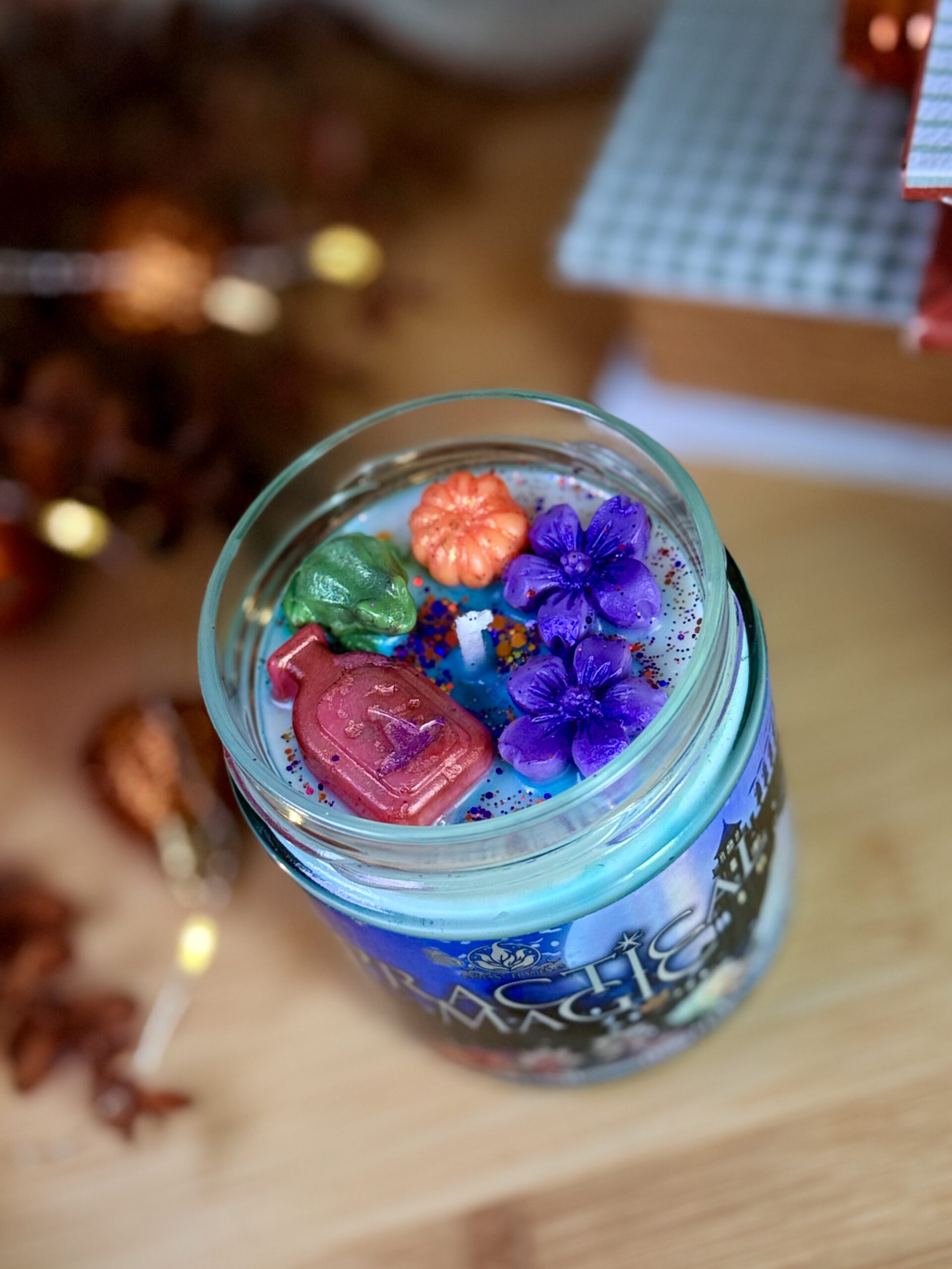 vela-practicamente-magia-decorada.webp