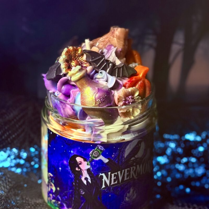 Miércoles · Nevermore · Capa Chantilly